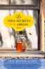 Book cover for "La vida secreta de las abejas".